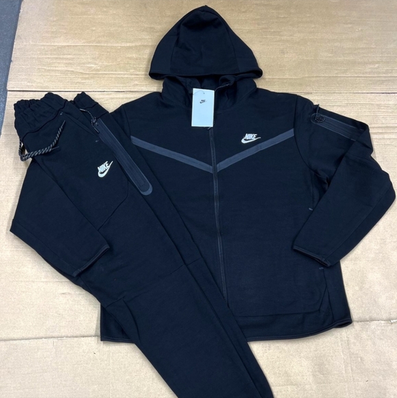New Men's Nike Tech jogger Sweatsuit Size L - Picture 1 of 1